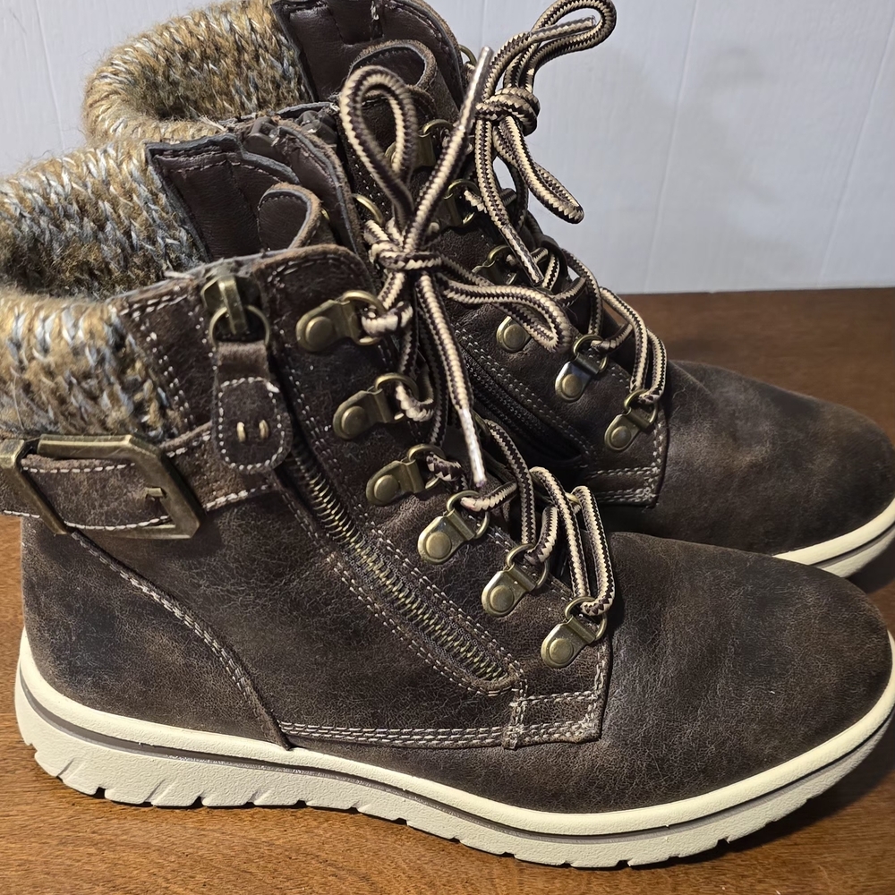 Cliffs by WHITE MOUNTAIN Cream Sole Footwear